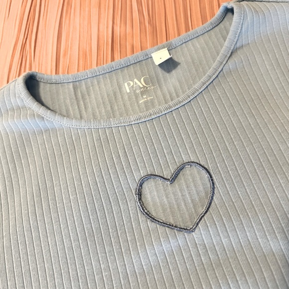 PacSun cute top in size medium. Super soft material and stretchy. Never worn! - Picture 3 of 3